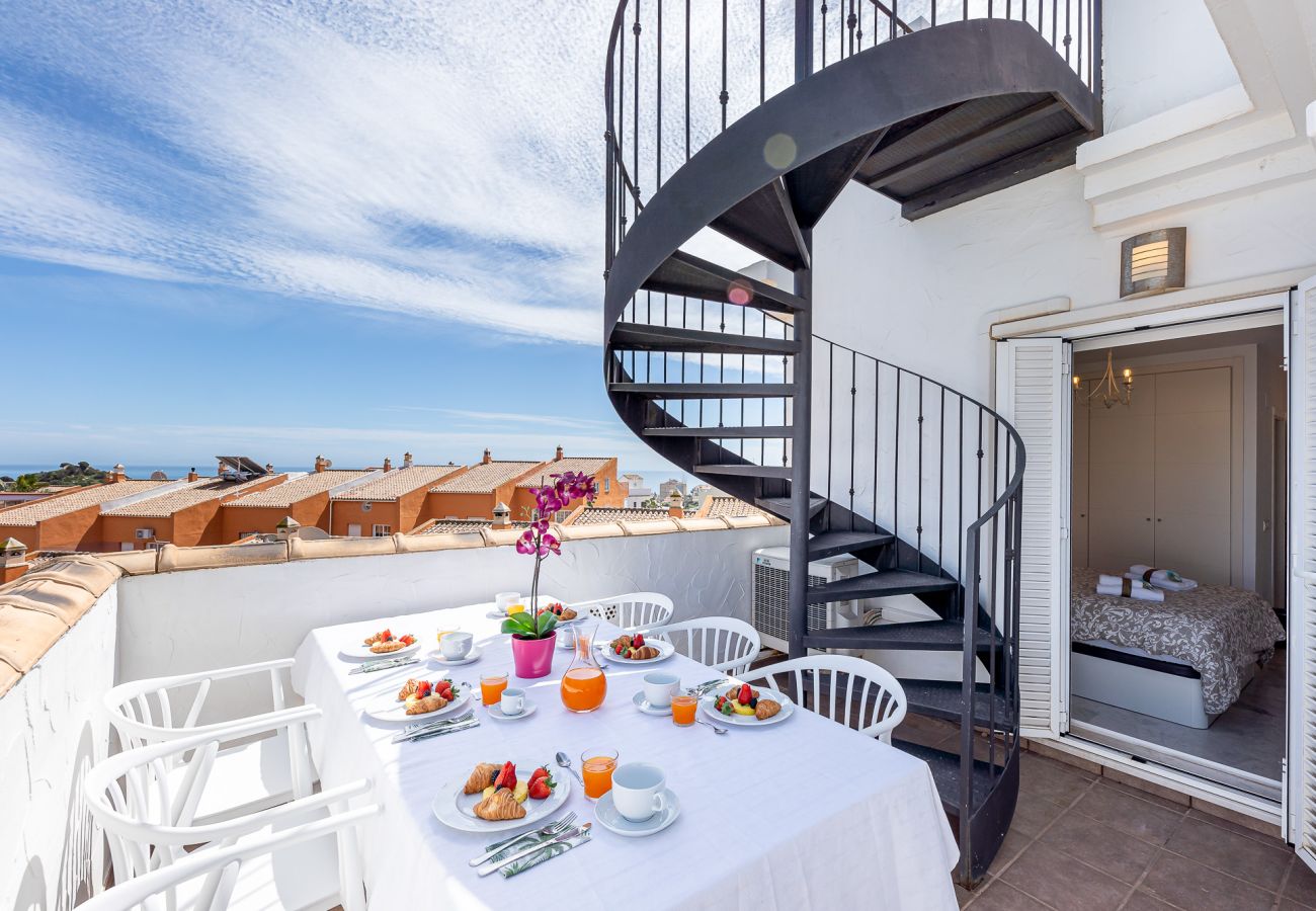 Apartamento en Benalmádena - Espectacular atico con terraza y vistas panoramicas 
