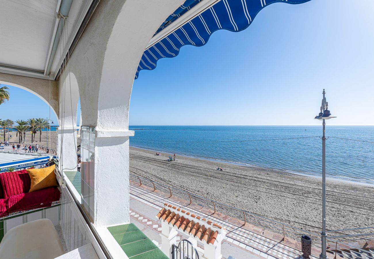 Apartamento en Benalmádena - Acogedor piso para 5 frente al mar 