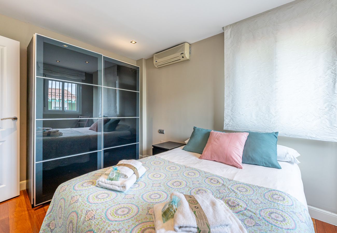 Apartment in Málaga - Duplex Penthouse in Guadalmar 1 min from the beach 